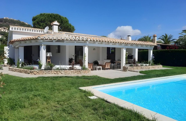 Villa 'Bua' con piscina privada, Wi-Fi y aire acondicionado