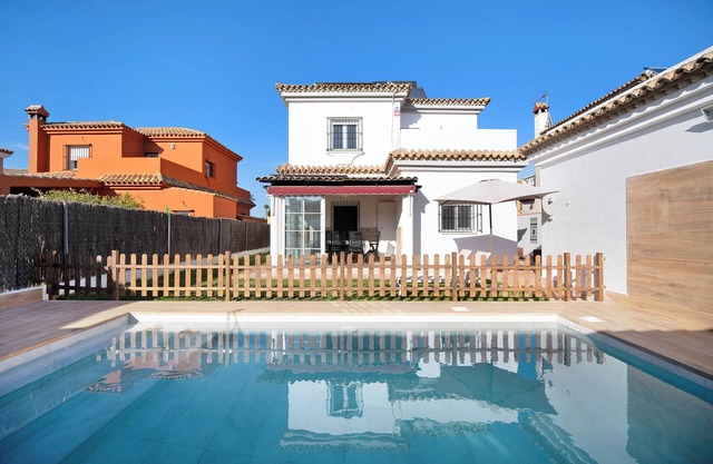 Villa 'Cirpe Mar' con piscina privada, terraza privada y Wi-Fi