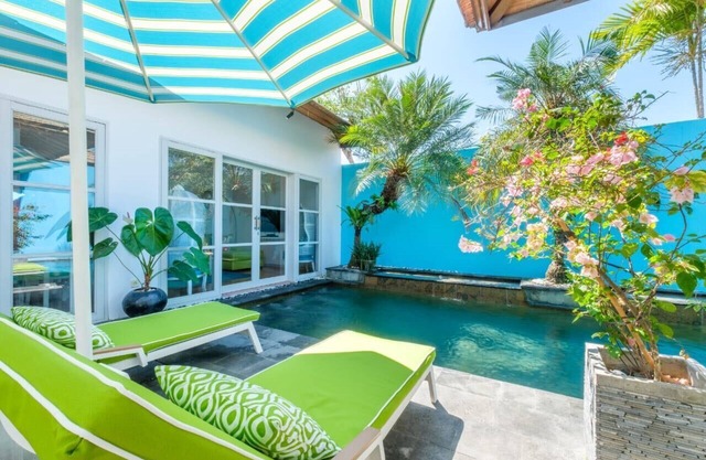 Esta villa es de 2 dormitorios, 2 baños, ubicada en Denpasar, Bali.