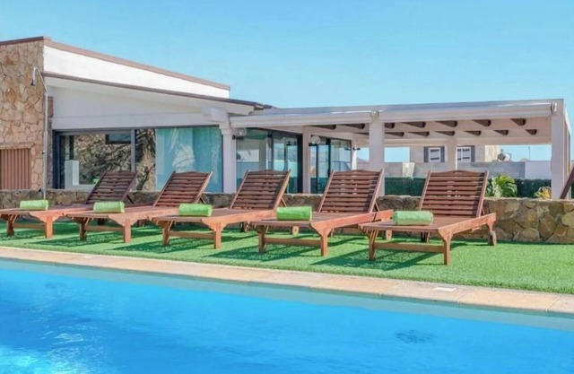 "VILLA COBAS", PISCINA PRIVADA