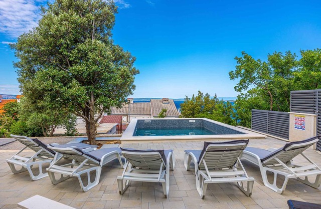 Casa vacacional cómodamente amueblado con piscina