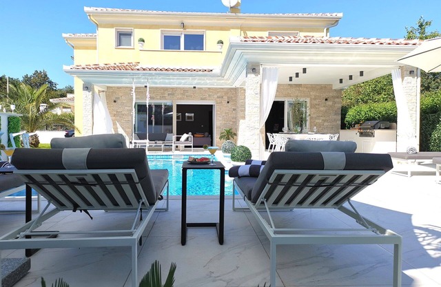 Villa Corado with Pool