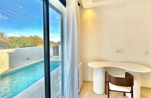 Villa Corniche vue mer et Piscine Chauff e