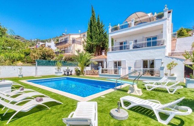 Villa "Costacabana - Maribel" con piscina privada, 3 terrazas privadas y Wi-Fi