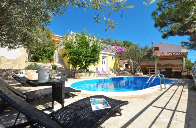 VILLA Dalmacia moderno situado frente al mar Villa con piscina climatizada, vista preciosa stuning
