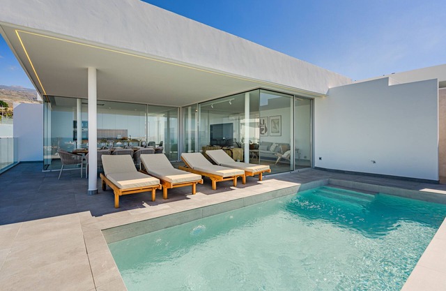 Villa de Lujo con Piscina Climatizada y Vistas Espectaculares al mar