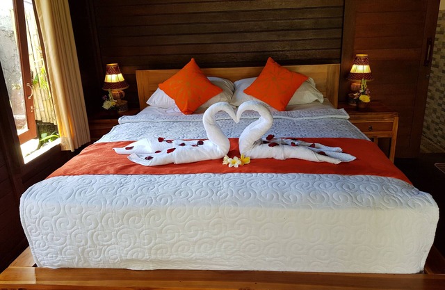 Delyana Coco Villa, Pondok Lebah