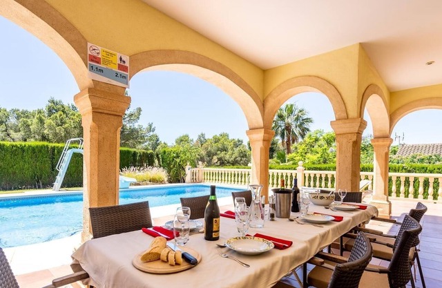 "Villa Delfino" con vistas al mar, piscina privada, jardín, terraza, aire acondicionado y Wi-Fi