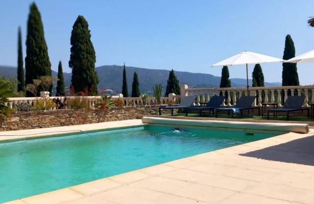 Superb air-conditioned gîte with swimming pool and parking, 5 minutes from the most beautiful beaches.