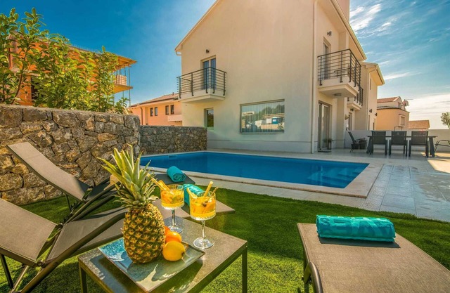 Villa DIVINA with heated pool