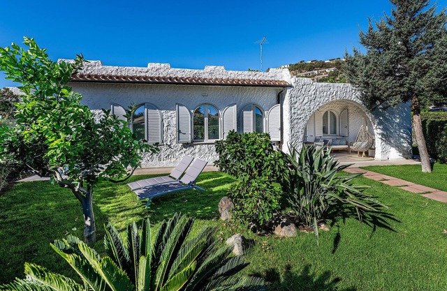 Villa 'Donatella' con Terraza Privada, Wi-Fi y Aire Acondicionado