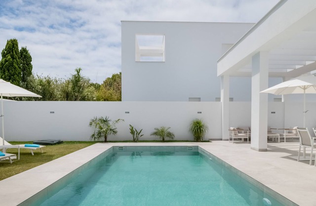 Villa 'Elena Sea' con piscina privada, Wi-Fi y aire acondicionado