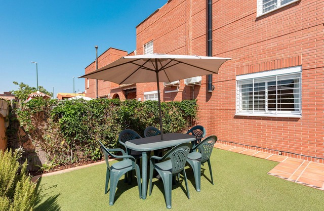 Villa 'Emma' con jardín privado, Wi-Fi y aire acondicionado