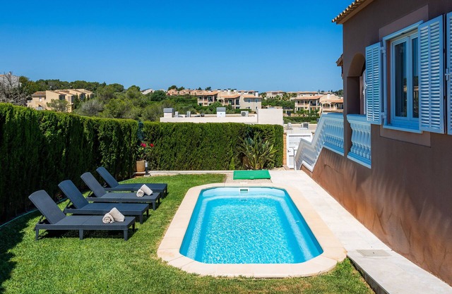 Villa 'Casa Pilar' con piscina privada, terraza privada y Wi-Fi