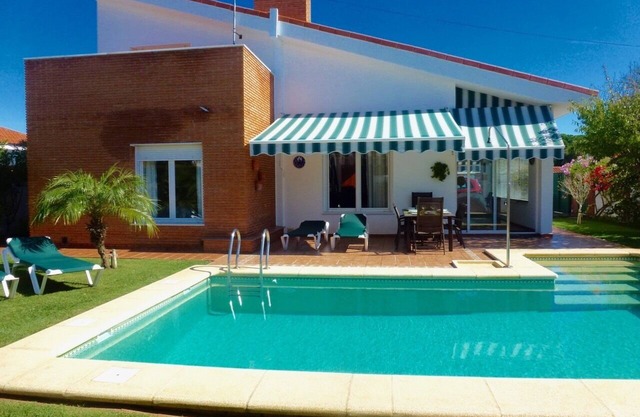 Espaciosa Villa Stella con piscina jardín privado y mobiliario moderno