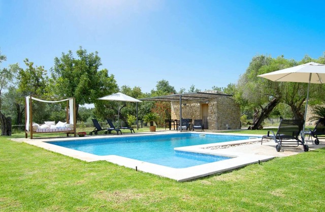 Villa 'Es Sequer De Binibona' con vistas a la montaña, piscina privada y Wi-Fi