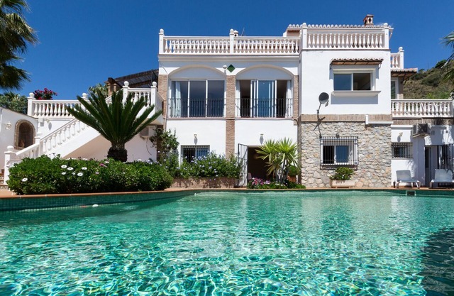 Villa Esmeralda con piscina privada climatizada, sauna y excelente vista