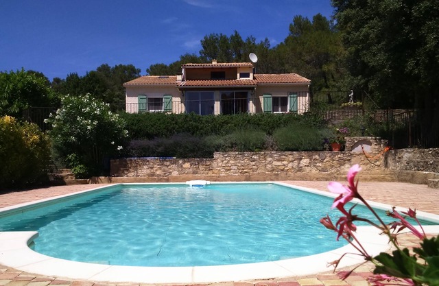 Casa con piscina privada en colinas sur de Francia