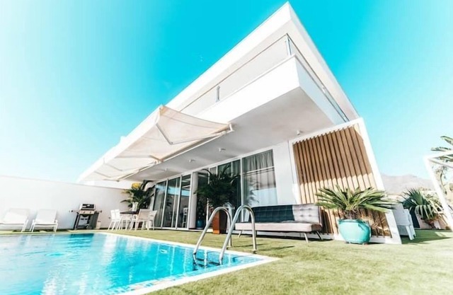 Villa de Lujo en Playa de las Américas
