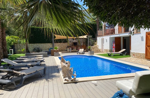 Villa Francisco con vistas a la montaña, piscina y Wi-Fi
