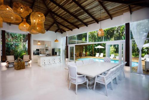 Villa Frida - Private Beachfront Villa