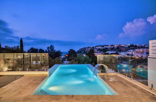 Villa Gaia - Sunset Views, Indoor Heated Pool, Sauna and Games Room