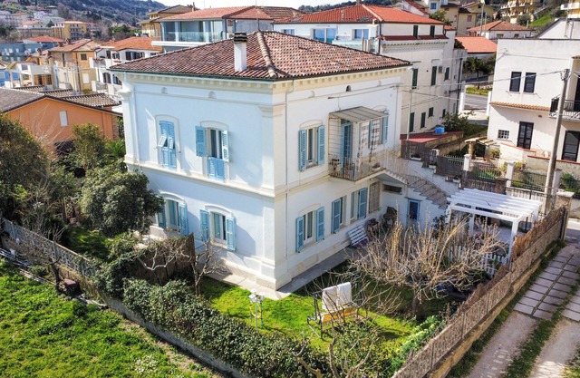 Villa Gelsomini - Dos Habitaciones Piso, Capacidad 7