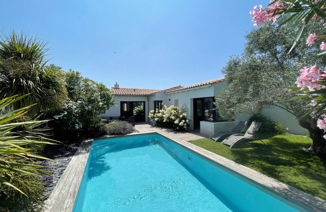 Villa Hollyhocks -Villa con encanto