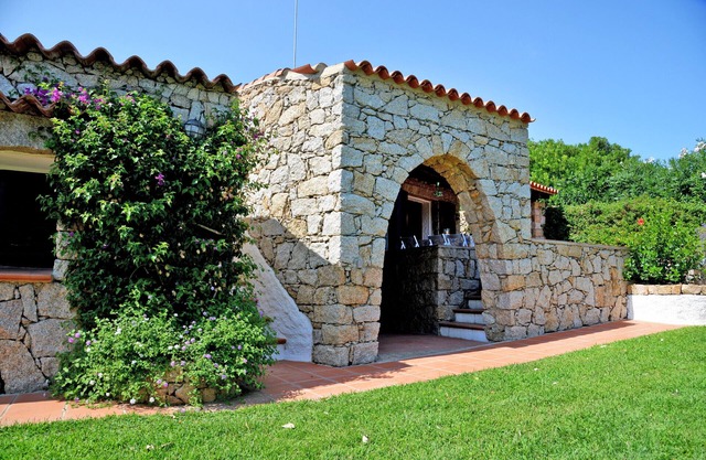 Villa Ibiscus - Porto Raphael traditional home with seaview