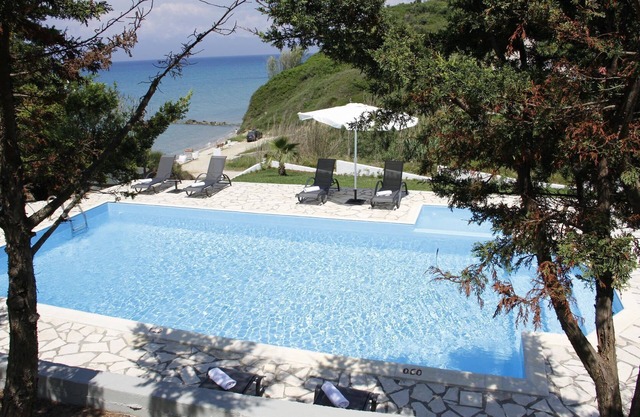 Villa en Corfú con piscina cerca de Gialos