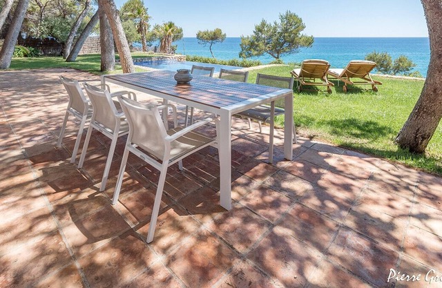 Villa frente al mar en Tamarit - Tarragona · VILLA DALÍ