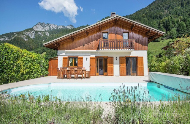 Villa en Le Biot cerca de Esquí y Piscina