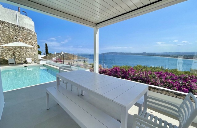 Villa en l’Estartit con Vista al Agua