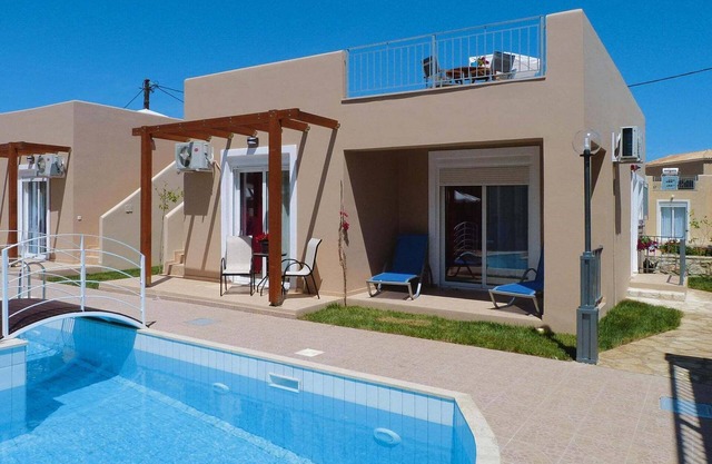 Villa en Nopigia con jardín