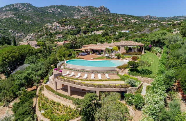 Villa en Pantogia con 9 habitaciones, capacidad 18