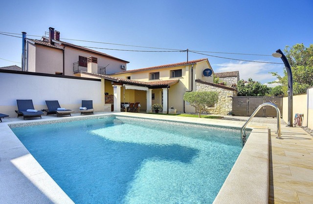 Villa en Pula con piscina privada