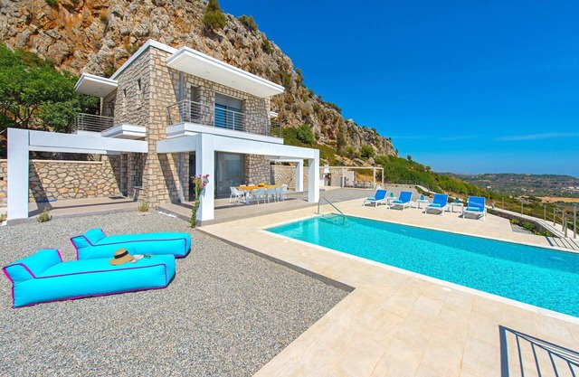 Villa en Rodas con Piscina Infinita