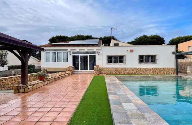 Villa en Roquetas cerca de Playa y Piscina