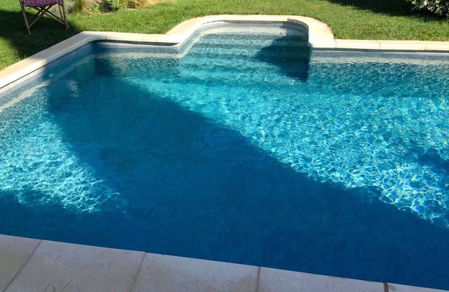 Chalet en Sorgues entre Carpentras y Avignon, piscina y bonito exterior