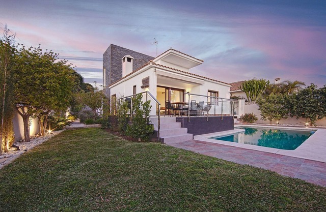 Villa en España cerca de playa y piscina