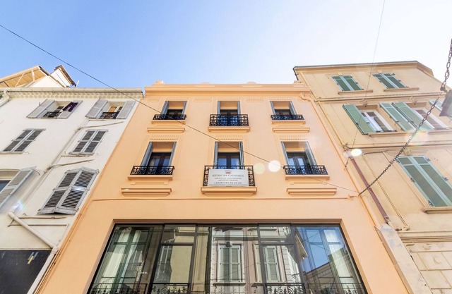 Villa in the city center with roof terrace.
