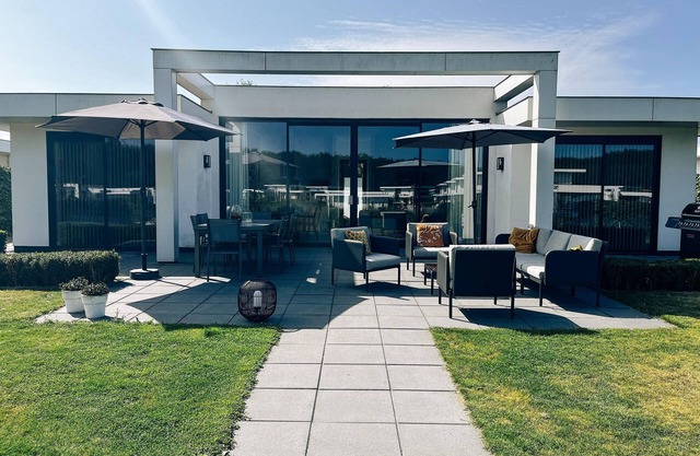 Villa en Zeewolde con embarcadero privado