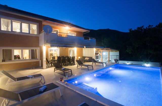 Villa Ivano with heated pool& sea&mountain view