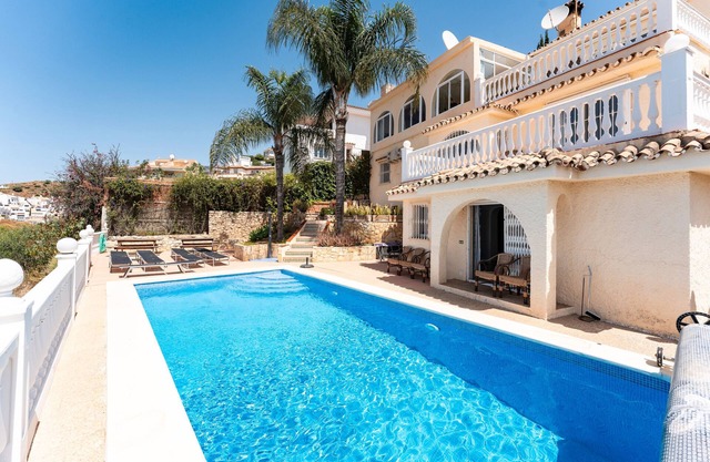 Villa "Janina" con vistas al mar, piscina privada y Wi-Fi