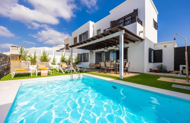 Villa Jordi - Tres Habitaciones Villa, Capacidad 6