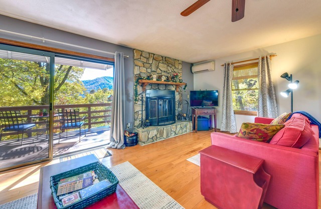 ’Villa l’Abri’: Magical Maggie Valley Escape!