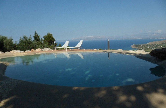 Villa "La Bellevue", piscina natural bio y fantástica vista al mar!