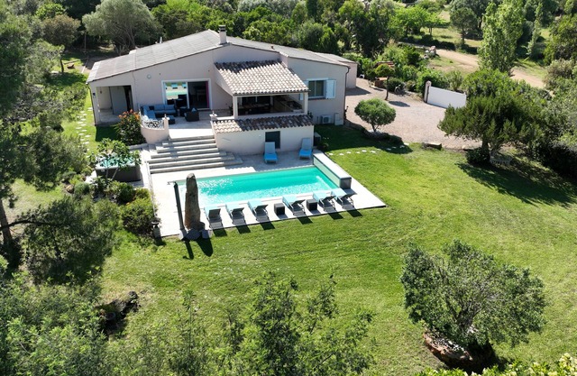 Villa frente al mar con piscina climatizada y jacuzzi