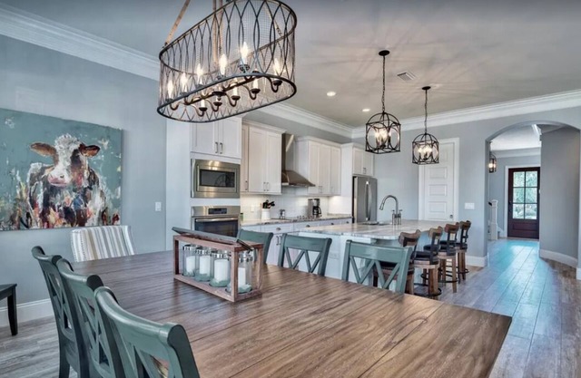 Villa Lago de lujo! ¡La comodidad abunda! Pasos para Baytowne Wharf, 2 carros de golf!