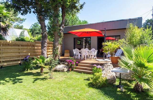 Casa de vacaciones 'Plein Pied 1km Plage' con terraza privada y jardín privado